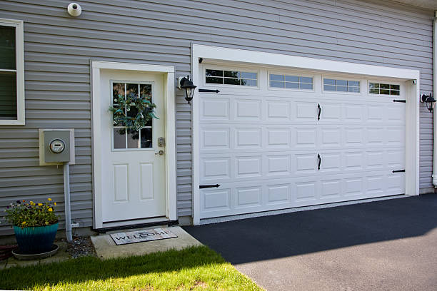 24/7 Emergency Garage Door Panel Replacement experts in Norway, MI